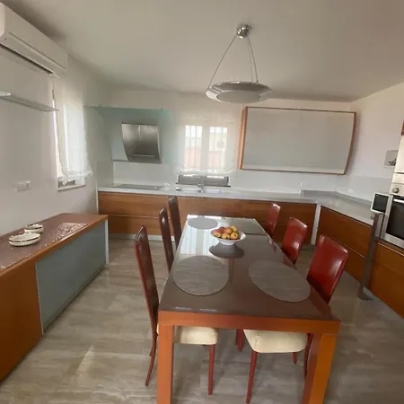 Apartment Luana With Private Jacuzzi Zadar