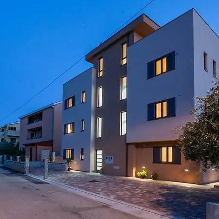 Luana With Private Jacuzzi Apartment