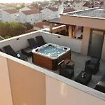 Luana With Private Jacuzzi