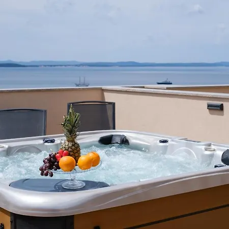 Luana With Private Jacuzzi Апартаменты