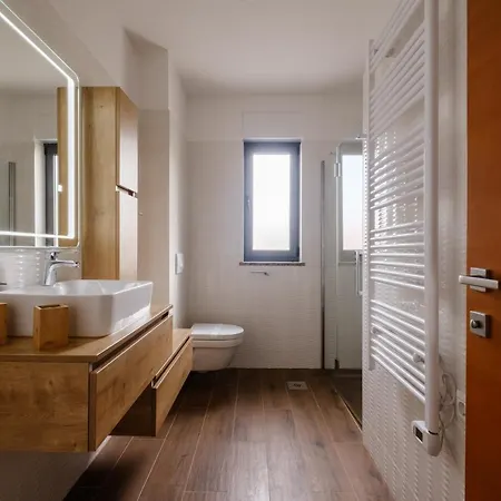 Luana With Private Jacuzzi 자다르