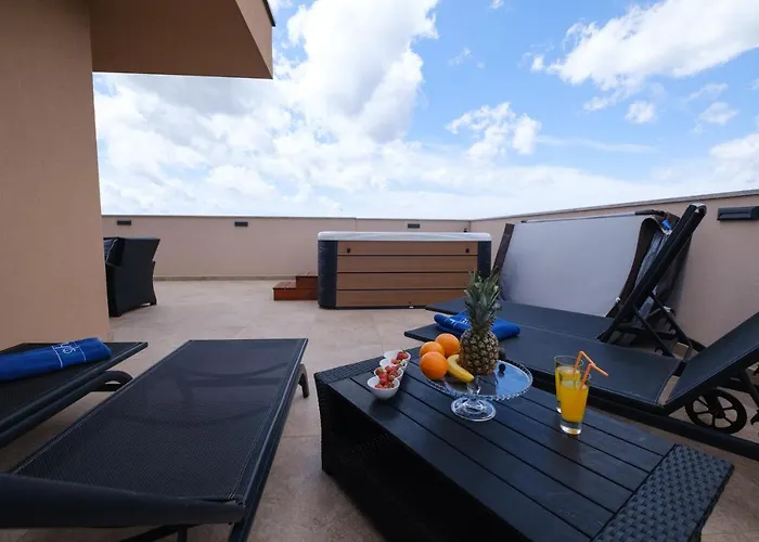 Apartmán Luana With Private Jacuzzi Zadar