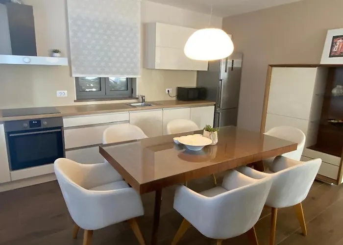 Luana With Private Jacuzzi Apartmán