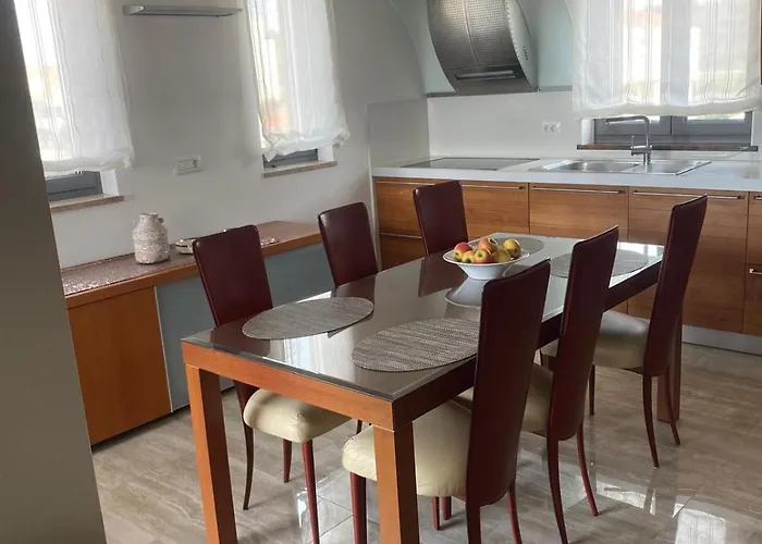 Luana With Private Jacuzzi Apartmán *