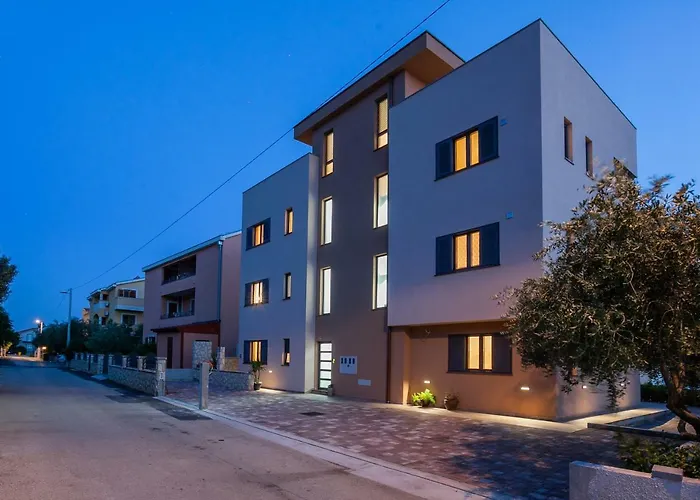 Luana With Private Jacuzzi Apartmán