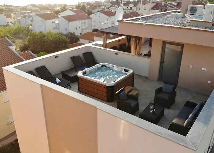 Luana With Private Jacuzzi